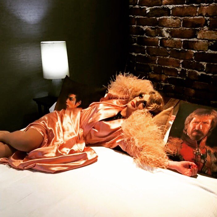 TheRobbieTurner's tweet photo. #Restingbitchface
-
-
#glamourpuss #illtellyouforfree #dragrace #tooreal #queenofsideeye #robbieturner #michaeljackson #chucknorris #bed https://t.co/zCugd4Ozzi