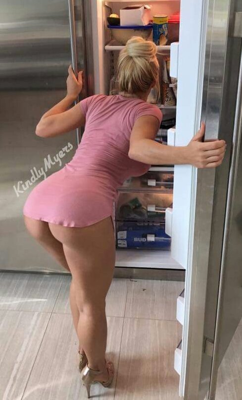 gregwcox's tweet photo. Not sure what @KindlyMyers is looking for but I'm willing to let her look in my fridge too.  DAMN!!!!!! https://t.co/4QNoNxu6yH