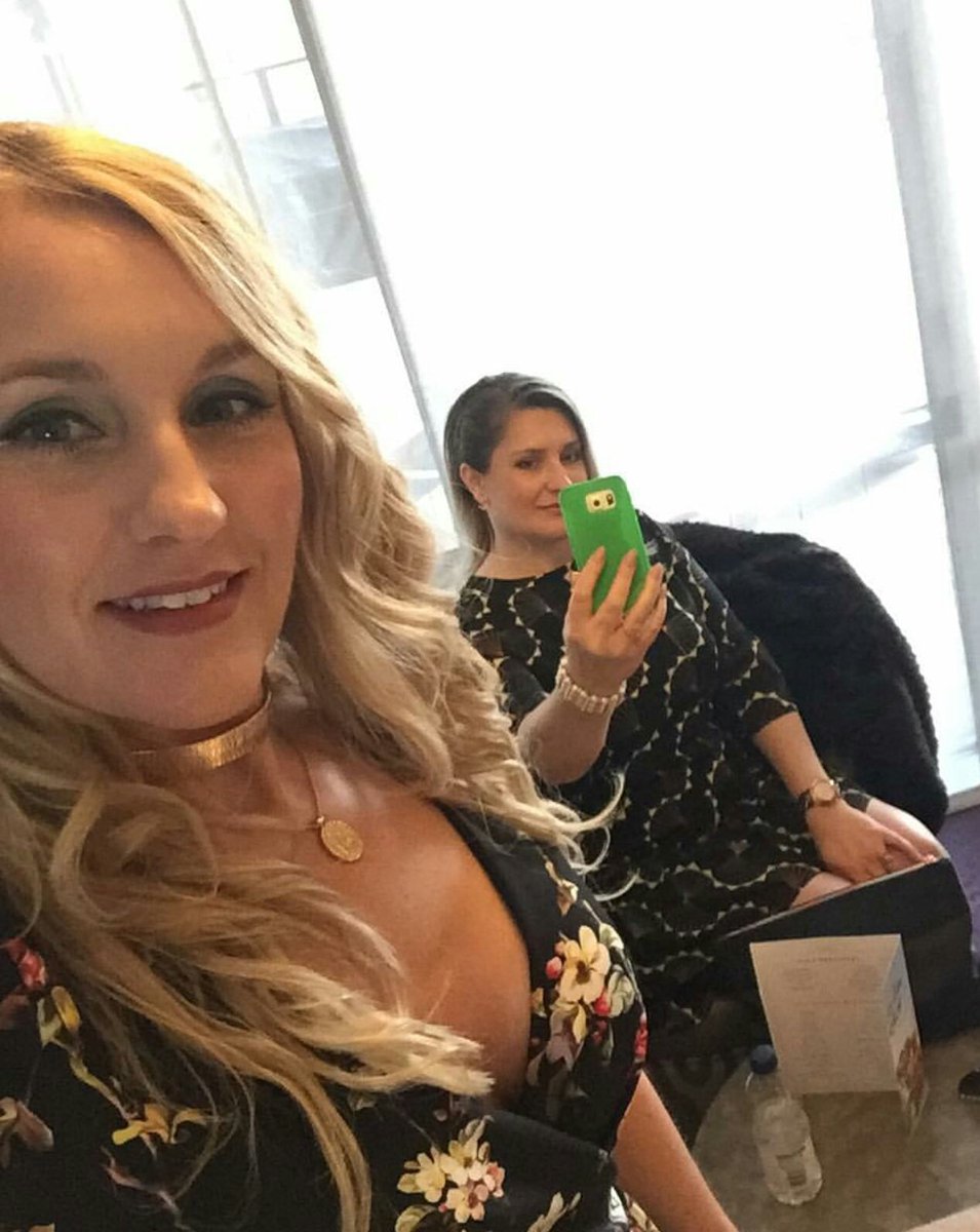 The sis taking a selfie of moi taking a selfie we're trying to start a selfie selfie craze!!