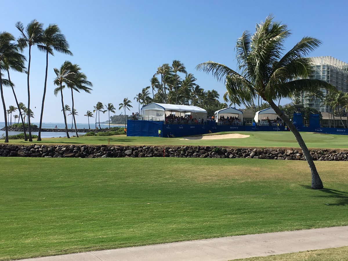 NotahBegay3's tweet photo. Beautiful view of 17th hole @SonyOpenHawaii. 4th toughest this week. Easily distracted by ocean 2 left! #ParIsGood https://t.co/pCnKfygHjC