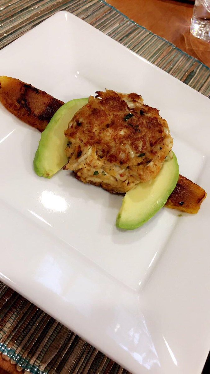 jayBee3059's tweet photo. #SuperbPresentation #CrabcakeIslandstyle @WestwoodOldGirl #WogaNY https://t.co/Hb0ZkPcNZo