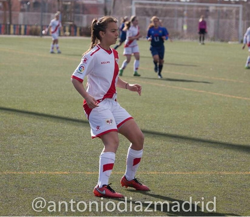 TatoCelis's tweet photo. La central venezolana Valentina Martínez debutó con el juvenil A de Rayo Vallecano. Su último equipo fue Paraguachí, de Margarita. https://t.co/a588zZ3ezv