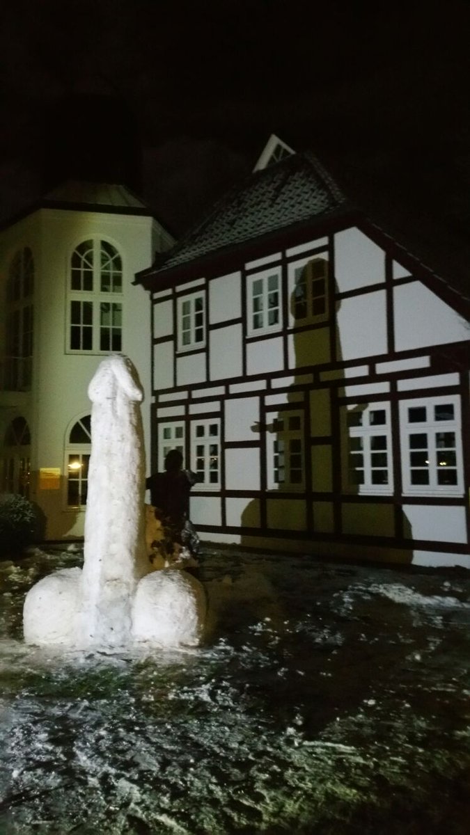 EMMA2017Info's tweet photo. @Doktor_FreakOut Uns hat Egon sehr reich beschenkt. Das Resultat 2,86 Meter erfrischender #Maskulismus! #EsReicht https://t.co/gLtN8zEjlL