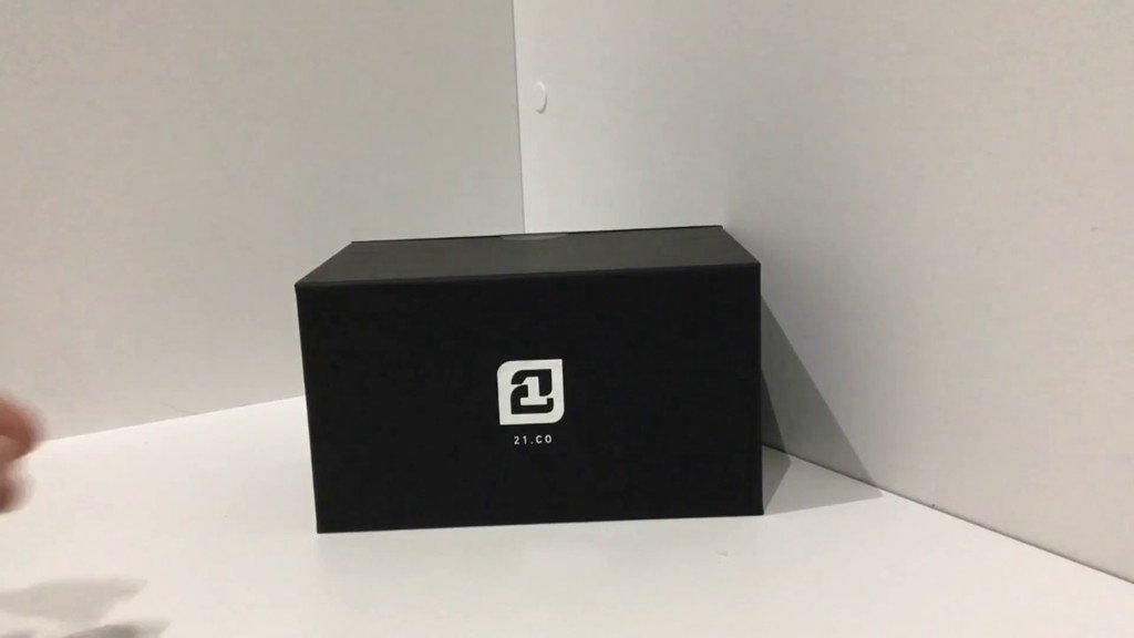 The_BitCoiner's tweet photo. 21 Bitcoin Computer Unboxing (So long Balaji) https://t.co/ZVyK6ap6B1 https://t.co/FBiYXHiHBN