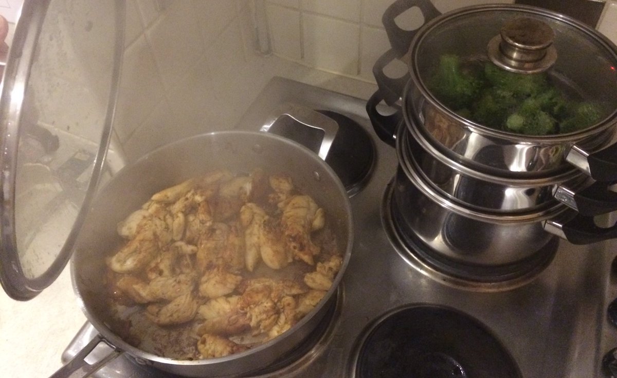 chad_maskell's tweet photo. Meal prep madness.... it's now or never #trainlikeaboss, #nutricianskills, #lifegoals https://t.co/eLiJtOgdi4