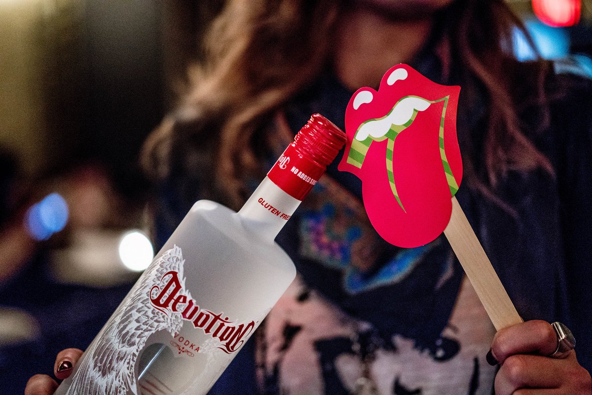 guestlistblog's tweet photo. An Evening w/ @DEVOTIONVODKA & #Exhibitionism: The @RollingStones: https://t.co/3R4iGXRlK6 #getdevoted #stonesism https://t.co/t9gKo18Txe