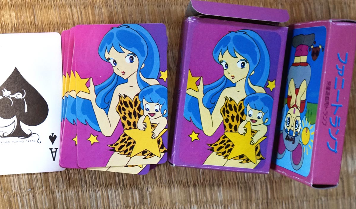 裏庭映画保存会 Twitterissa ユルい絵のアニメトランプ 80年代の商品か 商品名 ファニートランプ ラムちゃんとアラレちゃん風キャラ ラムちゃんの水着が原始人みたいである アラレちゃんも帽子の名前が funny 今日も一日気を抜いていこうぜ 裏庭映画保存会 Twitterissa ユルい絵のアニメトランプ 80年代の商品か 商品名 ファニートランプ ラムちゃんとアラレちゃん風キャラ ラムちゃんの水着が原始人みたいである アラレちゃんも帽子の名前が funny 今日も一日気を抜いていこうぜ