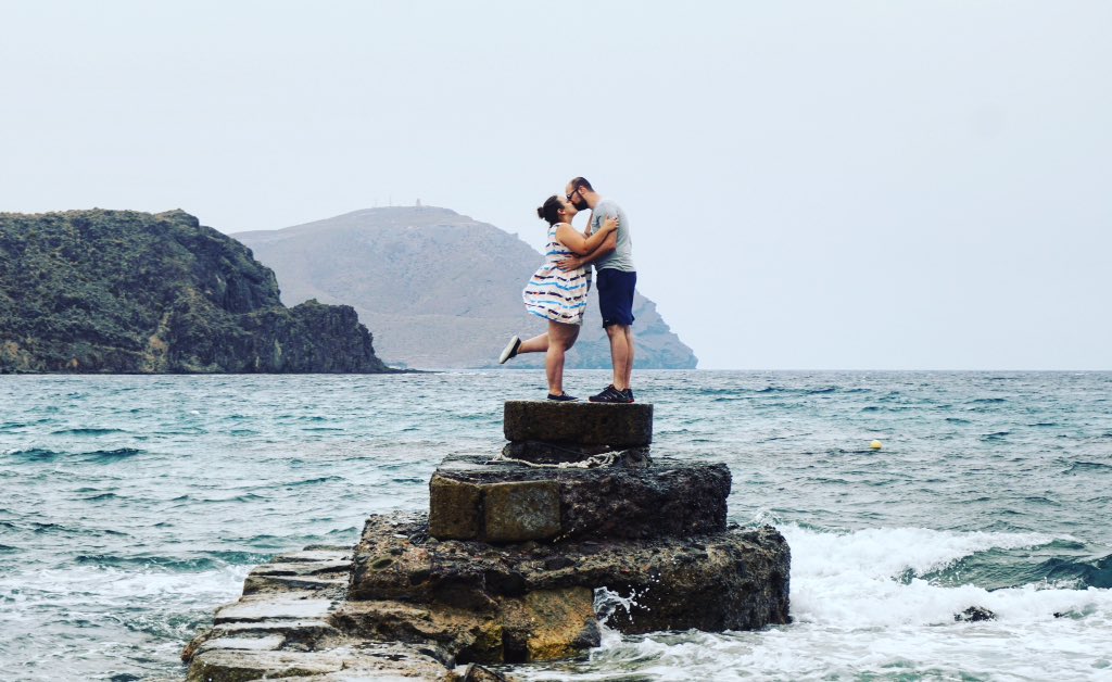 CricuaS's tweet photo. @VidaCaixa #MiSueñoCumplidoEs el de sentirme como los novios de un pastel en el mar Mediterráneo #vidacaixa https://t.co/SNmx8Rp5W4