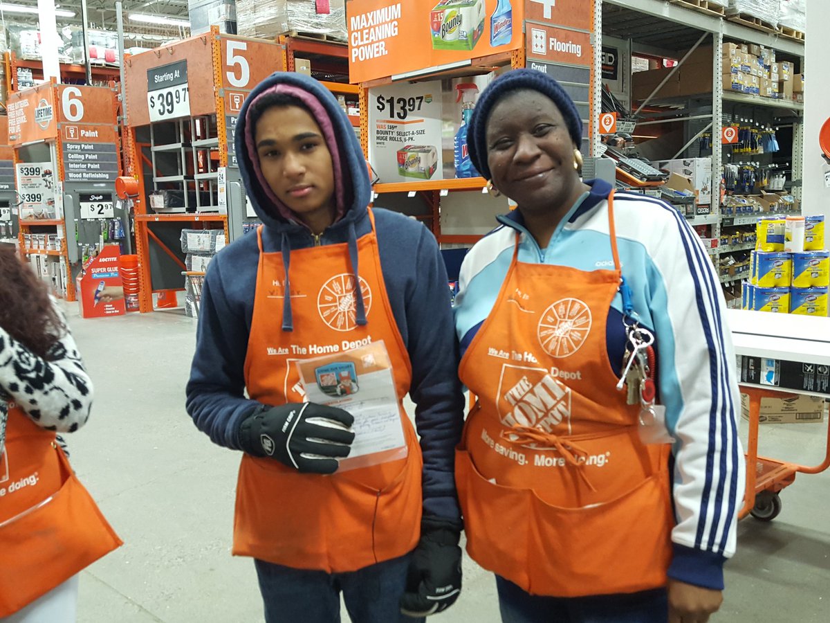 mary07502's tweet photo. Totowa rocks 0922. 
Front end team. Clara d90 credit card opened 16 this week. And Victor d96 always constantly taking care of our Customers https://t.co/dOHSNXhrbg