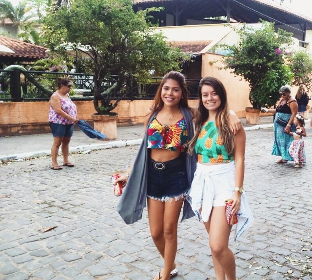 RJoycearaujo's tweet photo. Miga sua loka 
#congada 🎉👯 https://t.co/Z88gujaLf9