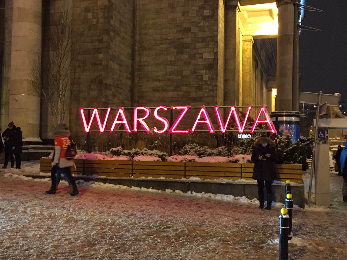 Dominikabrodow1's tweet photo. #wosp2017 25 year of great initiative #Owsiak millions of ❤️ and positive vibes ✨#Warsaw https://t.co/V5Lc52Pl9Z