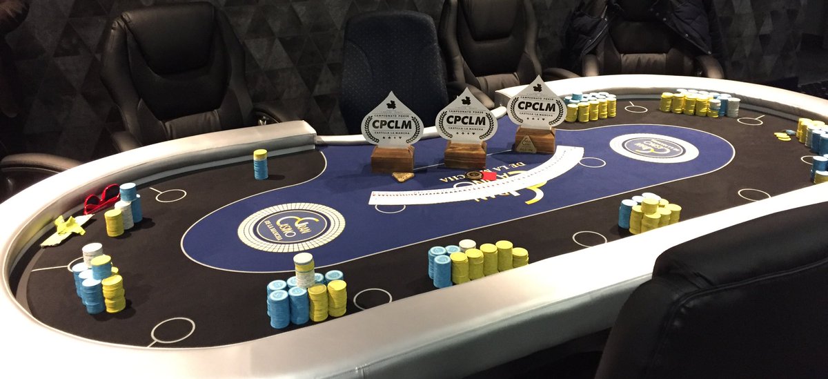 CasinoLaMancha's tweet photo. Con 1 millón de puntos para el chipleader y media en 618K, 31BB, ha empezado la mesa final del Evento Principal #CPCLM https://t.co/SrbB7ncaSY