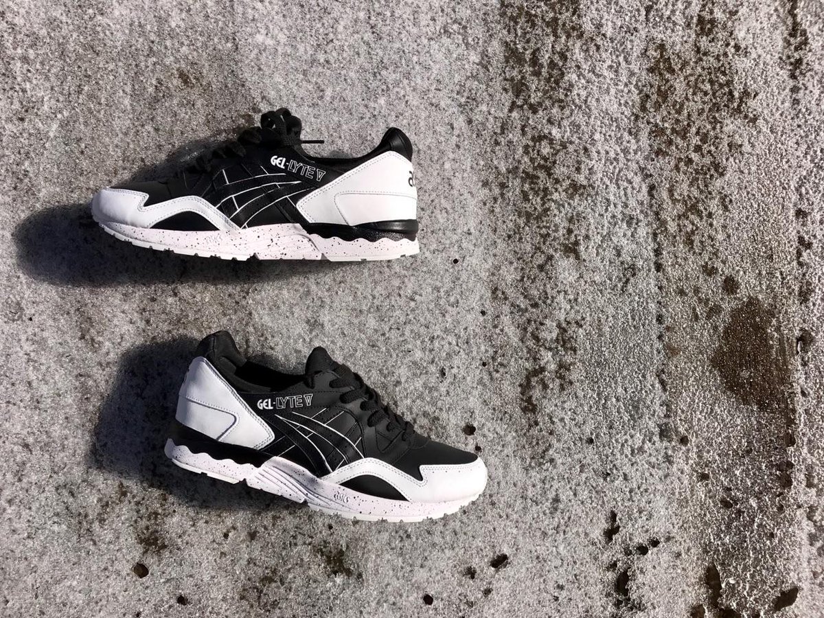 PRIVEILifeStyle's tweet photo. Oreos for your feet by  @ASICSTigerUSA : https://t.co/Isn09867vQ    #ASICS #PriveiDay #Runners #GelLyte3 #SneakerHead https://t.co/1tGdT2BpK8