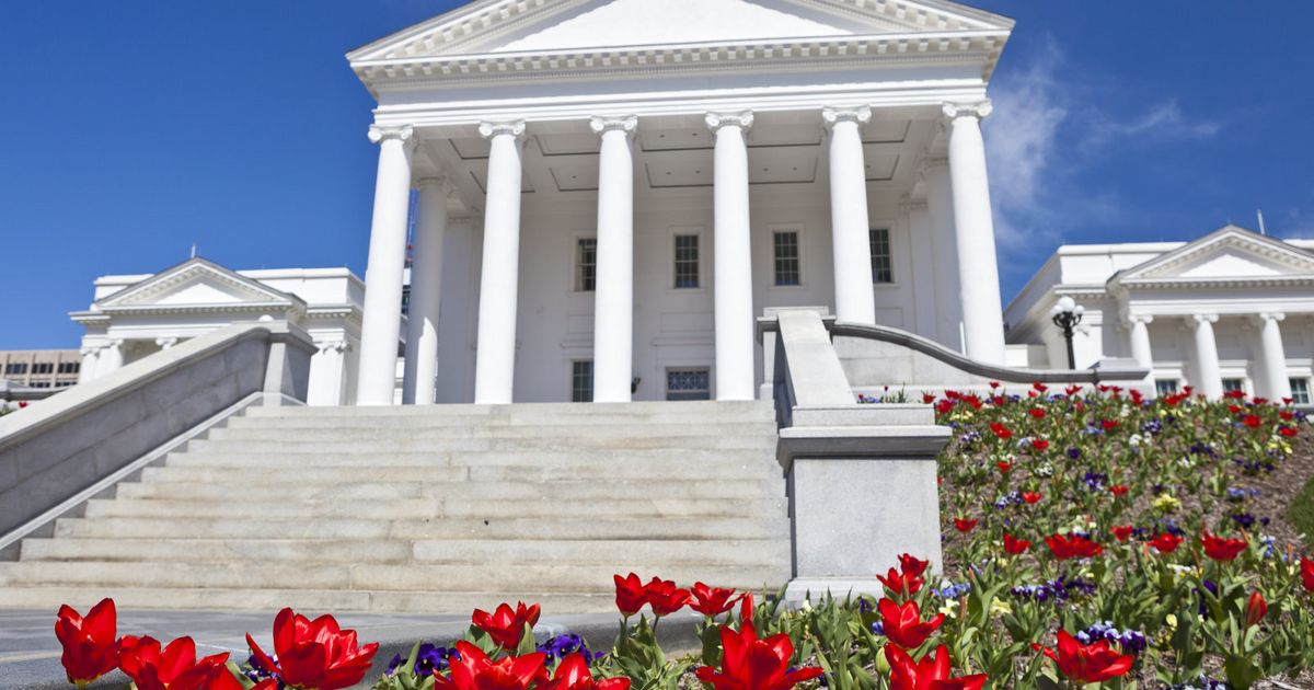 engadget's tweet photo. Virginia bill would effectively ban city-run broadband https://t.co/A0lRbVueBs https://t.co/zsXH8TpmGU