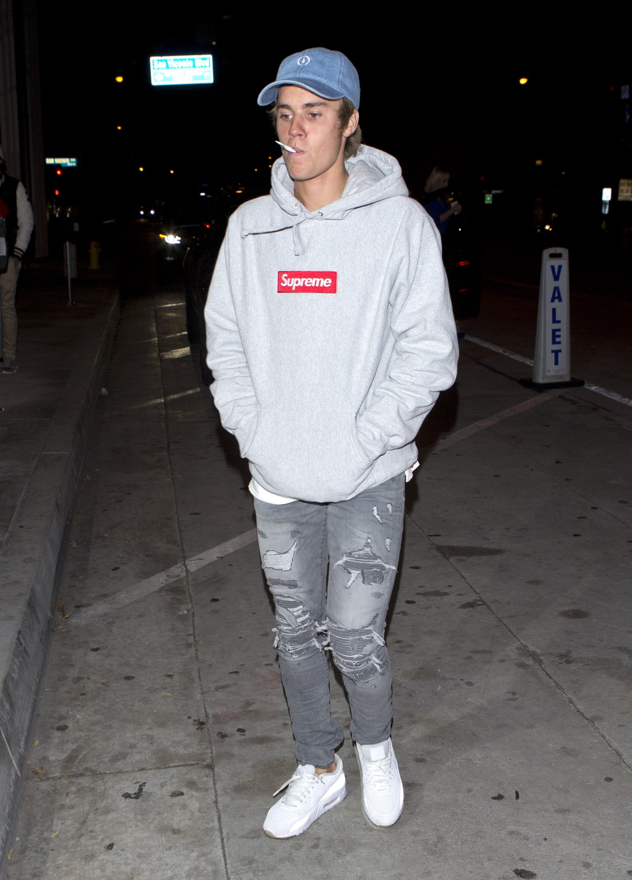 Bieber Clothing on X: Justin in West Hollywood (January 14) wearing a  SUPREME hoodie, AMIRI jeans, NIKE shoes and a GENEROSITY WATER cap.   / X