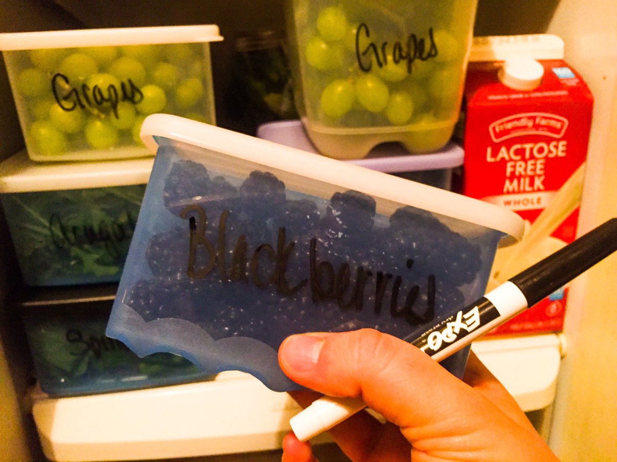 jenthrasher5's tweet image. Just realized dry erase markers work on @Tupperware -- #LabelEverything!! 🍇🥕🧀🖍#Tupperware #Organization #WasteLessFood #thrifty #ExpoMarkers