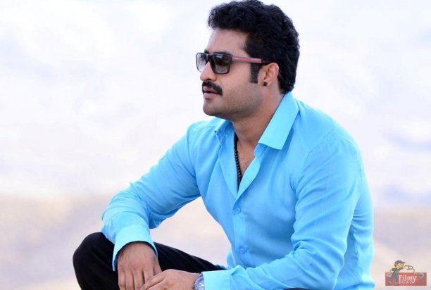 Rajkamal0069's tweet photo. ఎన్టీఆర్ కామ్ గా ఊరుకోలేదు.. 3వ సారి కూడా చెప్పేసాడు! #GautamiPutraSatakarni #NTR #Tweets #FansHappy
https://t.co/YKx7eOCk0l https://t.co/beb2Pq7j4D