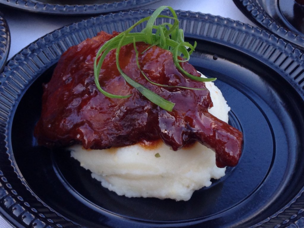 BCDlane's tweet photo. Our Famous Guava-BBQ Baby Back🐗Ribs at the TOUCH of IOLANI alumni fundraiser TONIGHT from @BigCityDiner at @KaimukiHi @KailuaNEWS @WindwardMall #Pearlridge @WaipioCenter @Iolani_School @Iolani_Raiders @Iolani_Alumni #TouchofIolani https://t.co/yikhqOeekV https://t.co/QDoXFhAaYl