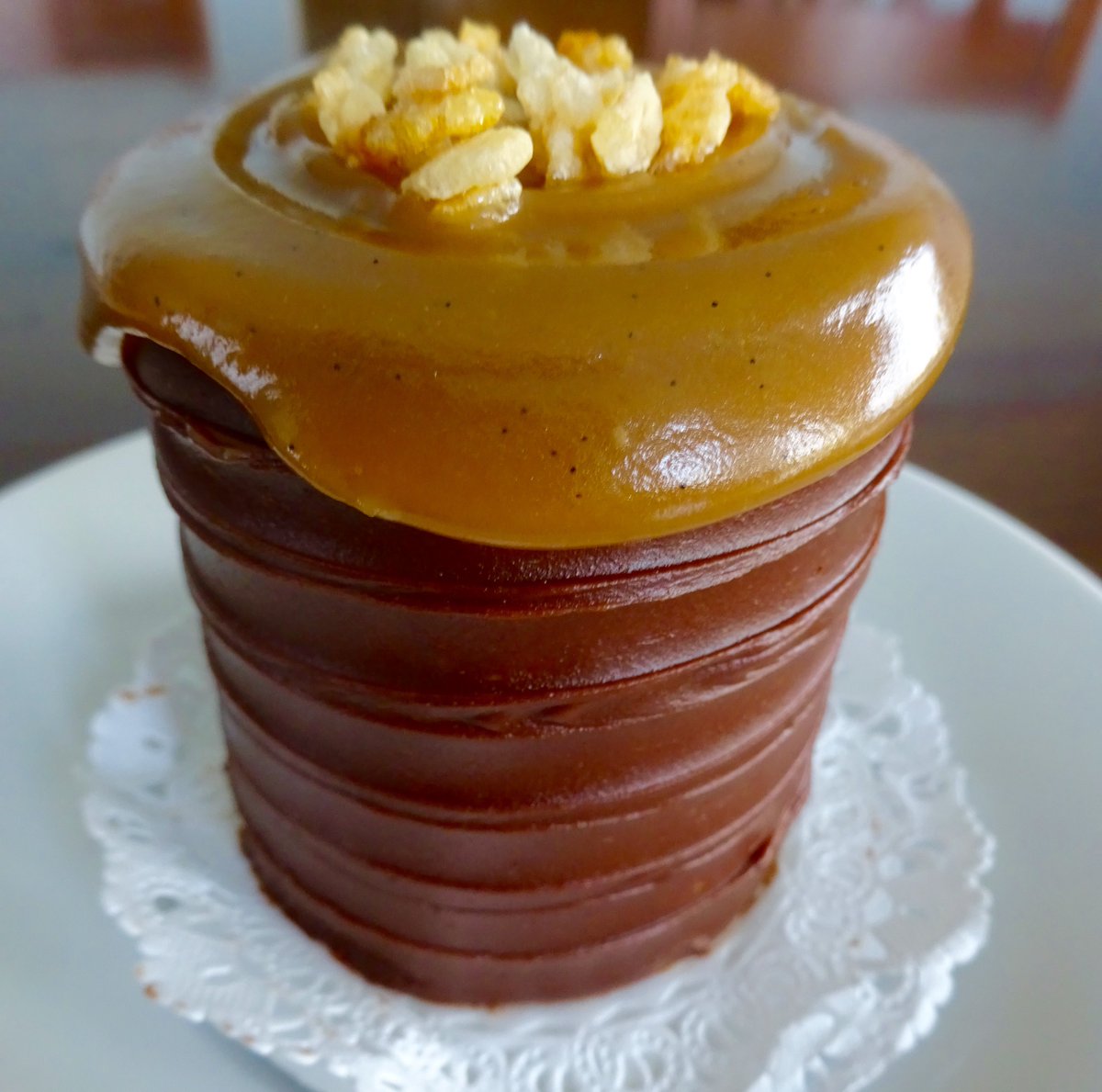 chowyumla's tweet photo. @cakemonkeyla for some Chocolate Caramel Cake. Wow! They sure know how to bake! #cakelove #cake #chocolate #cakemonkey #food #baking https://t.co/dAqMhTcZk5