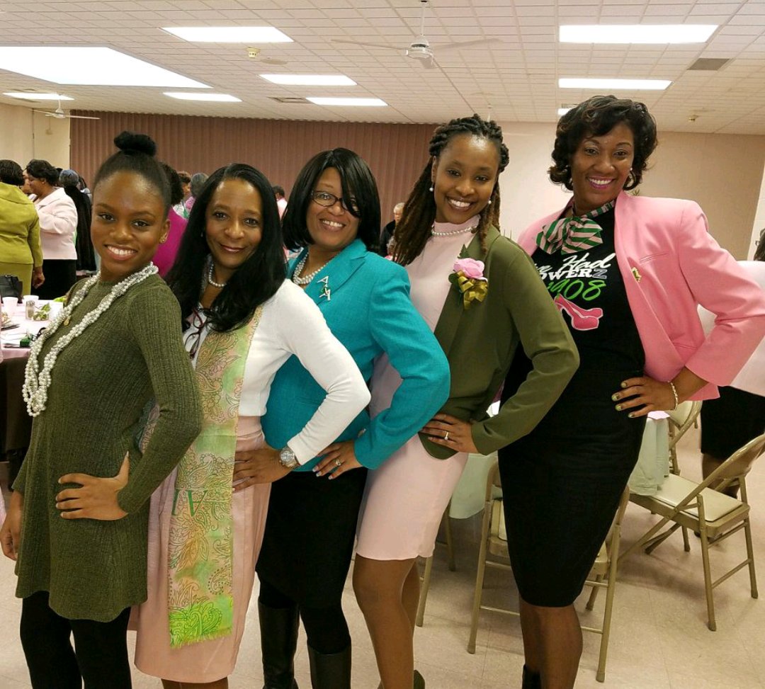 LondonRW's tweet photo. Love these ladies! My line sisters.
#1, #2, #4, #6, #7. K.P. 11.2015
Zeta Alpha Omega Chapter #AKA1908 #109YearsOfService #J15 https://t.co/Bn7pQAm99a