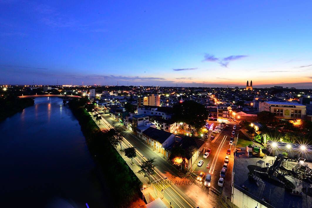 Un atardecer en Villahermosa, es un espectáculo que debes admirar. 🌅 😍

Foto📷: Jaime Arturo Ávalos Gómez