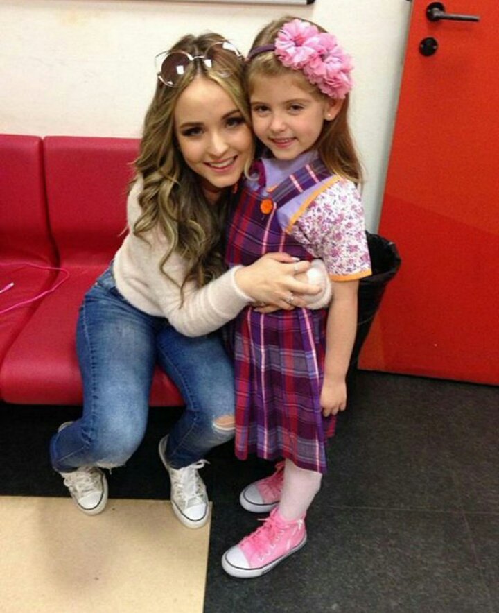 Linda da titia <a href="/DulceMariaszs/">Dulce*ೃ</a> 😍