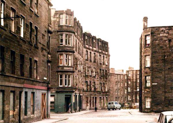 LiamRudden's tweet photo. Can just see our old back green in this pic of #Leith, taken from #HamiltonStreet. https://t.co/9kLrRFTMsT