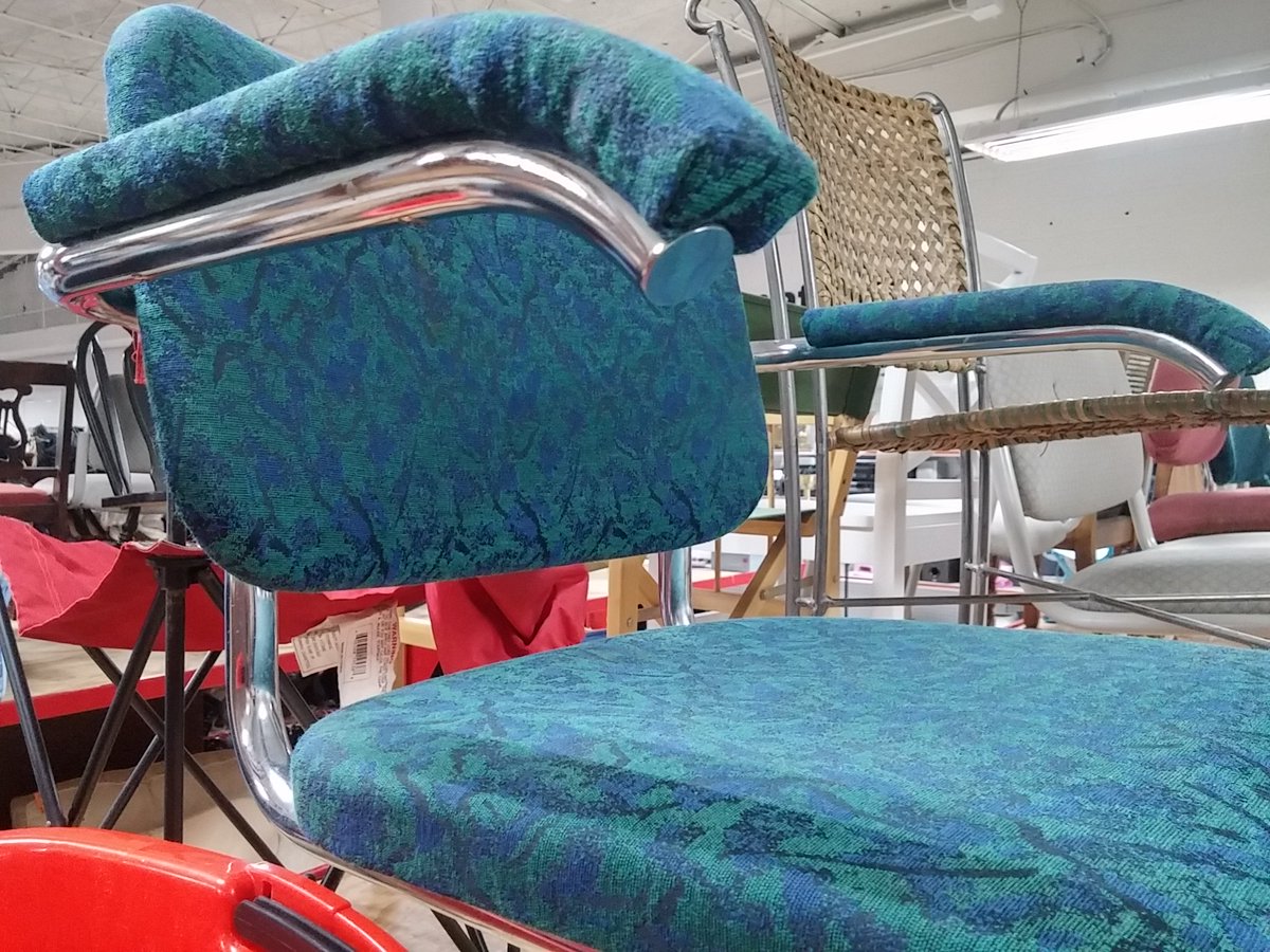 MrModtomic's tweet photo. #Knoll #MarcelBreuer Cesca armchairs @ the #ThriftStore on today's #Thriftbreak. Worth bothering with? https://t.co/TpWjPCNexf