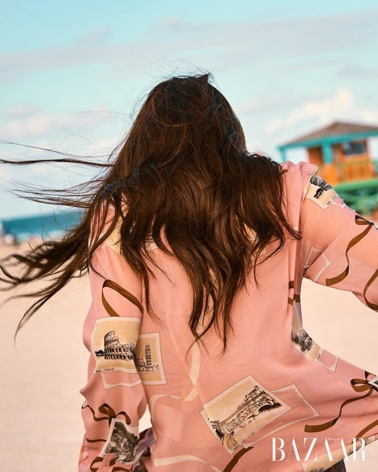 krys_pics's tweet photo. Behind the Scenes, Miami Story with #Krystal - Harpers BAZAAR Korea_February 2017 issue🔥❤️
(1/3) https://t.co/A4KGzSq5tN