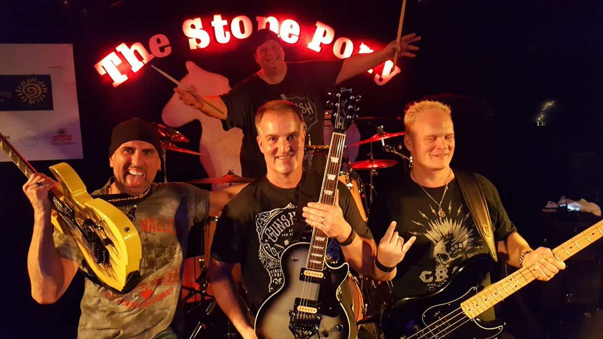 Awesome show last night at @thestonepony with @Smokin_Jackets #VonYorkStrings #SinisterGuitarPicks #KillerBGuitars