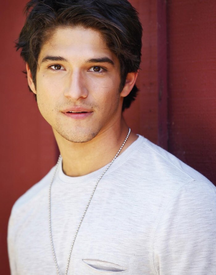 carmen_abcdd's tweet photo. 4. Tyler Posey https://t.co/0ueTxWdTpr