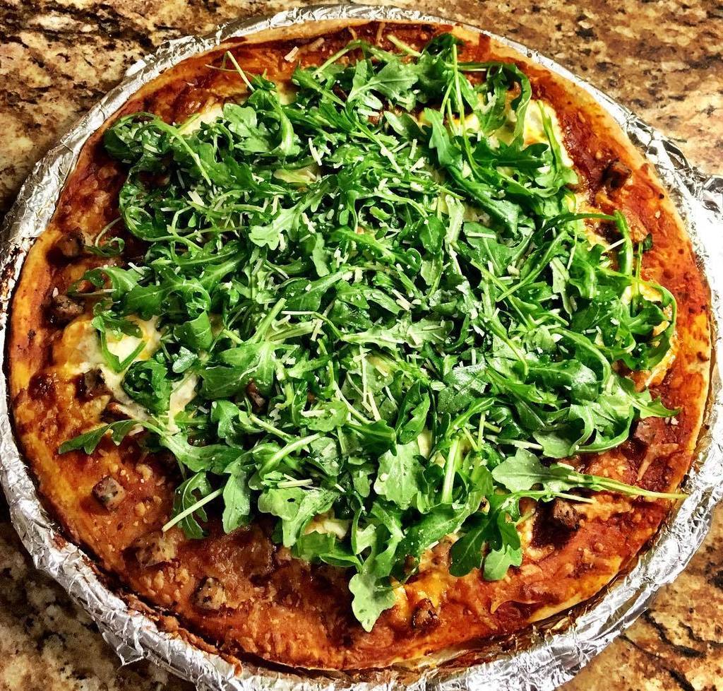 thom_sparks's tweet photo. Thom's Bar and Grill. On Sunday's we make pizza! Sausage, Burrata, and Arugula pizza. #49 … https://t.co/YxOObNRC7W https://t.co/BZZCi3rid1