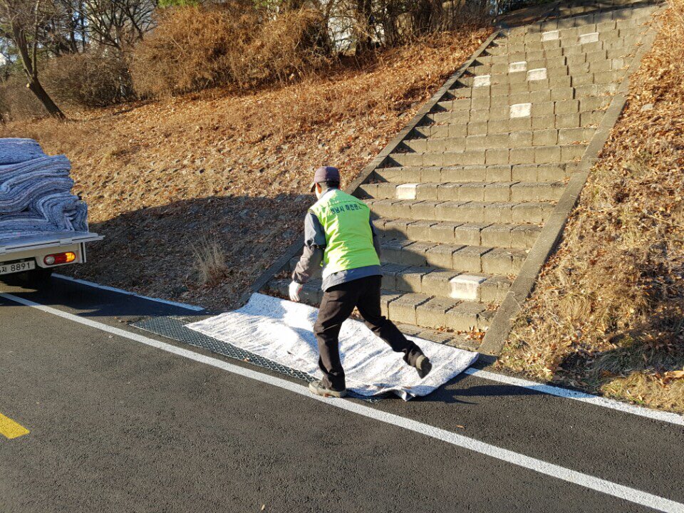 정철모 tweet media