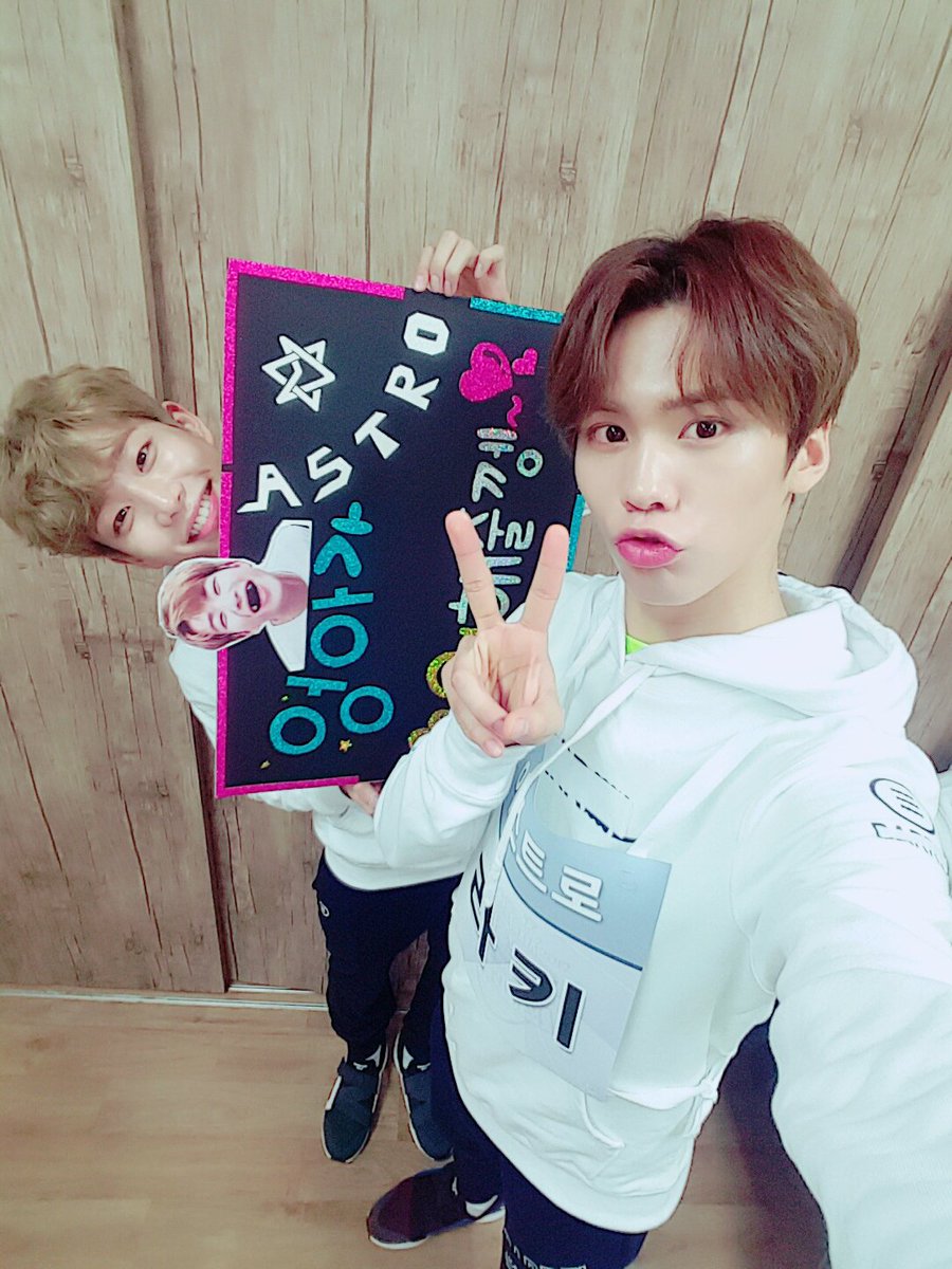offclASTRO tweet picture
