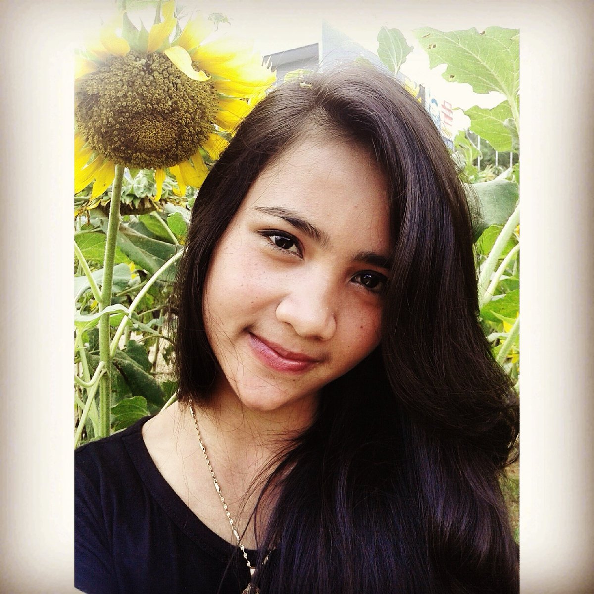 Ienttaan's tweet photo. #throwback #Flowers https://t.co/xTuFv3v8hG