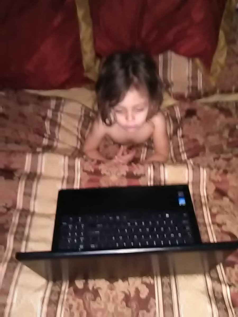 QueenBilliebuzz's tweet photo. #ItsJustPartOfTheRoutine to sneak into my grand mom's bed and press all the buttons till I change the language to Chinese https://t.co/ibFmwwWl0n