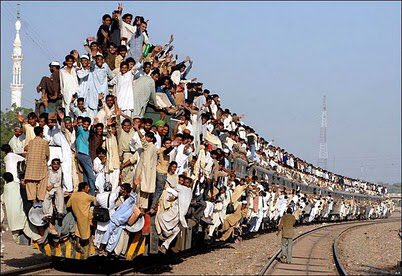 PhillyFanLife's tweet photo. Cowboys bandwagon yesterday vs. Cowboys bandwagon right now. https://t.co/j6cHDLR3bW