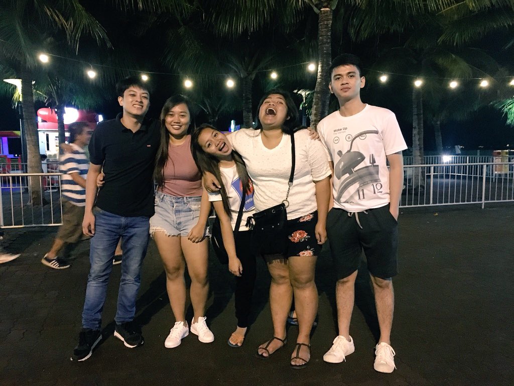 meduhng's tweet image. 🏃🏼👬👭👭🍦#teamgoodwill 💕