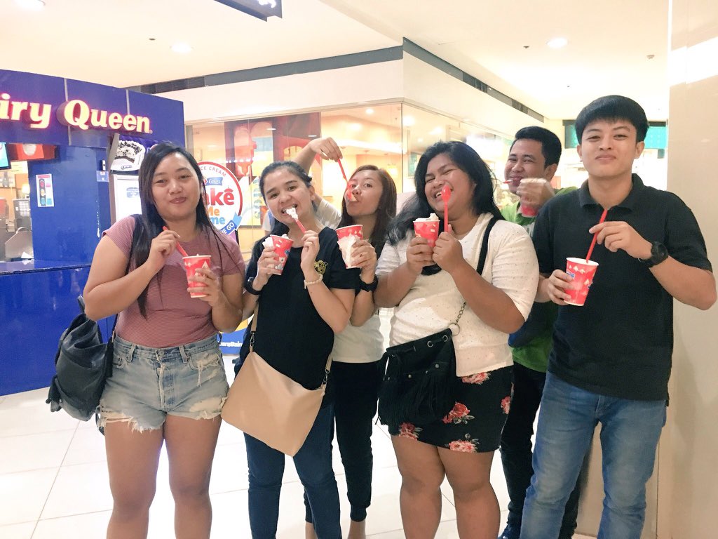 meduhng's tweet image. 🏃🏼👬👭👭🍦#teamgoodwill 💕
