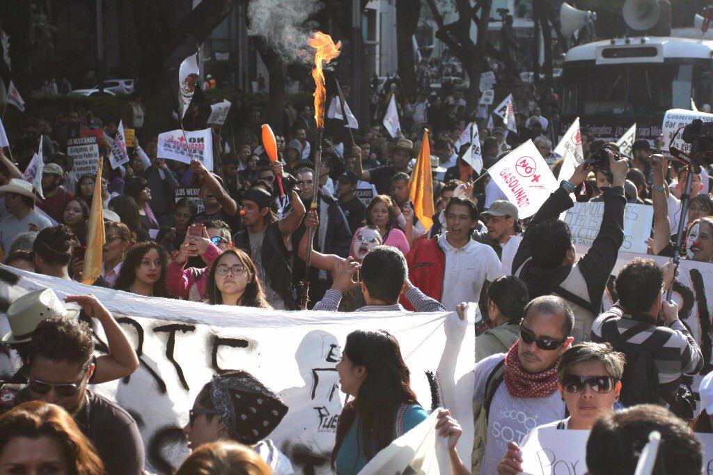 egomezislas's tweet photo. #Veracruz no fue la excepción. Miles contra #Gasolinazo. No creen en gobernador @yoconyunes. #SomosSecta100tifika suma adeptos en el Estado https://t.co/BFE1HZ8Q3L