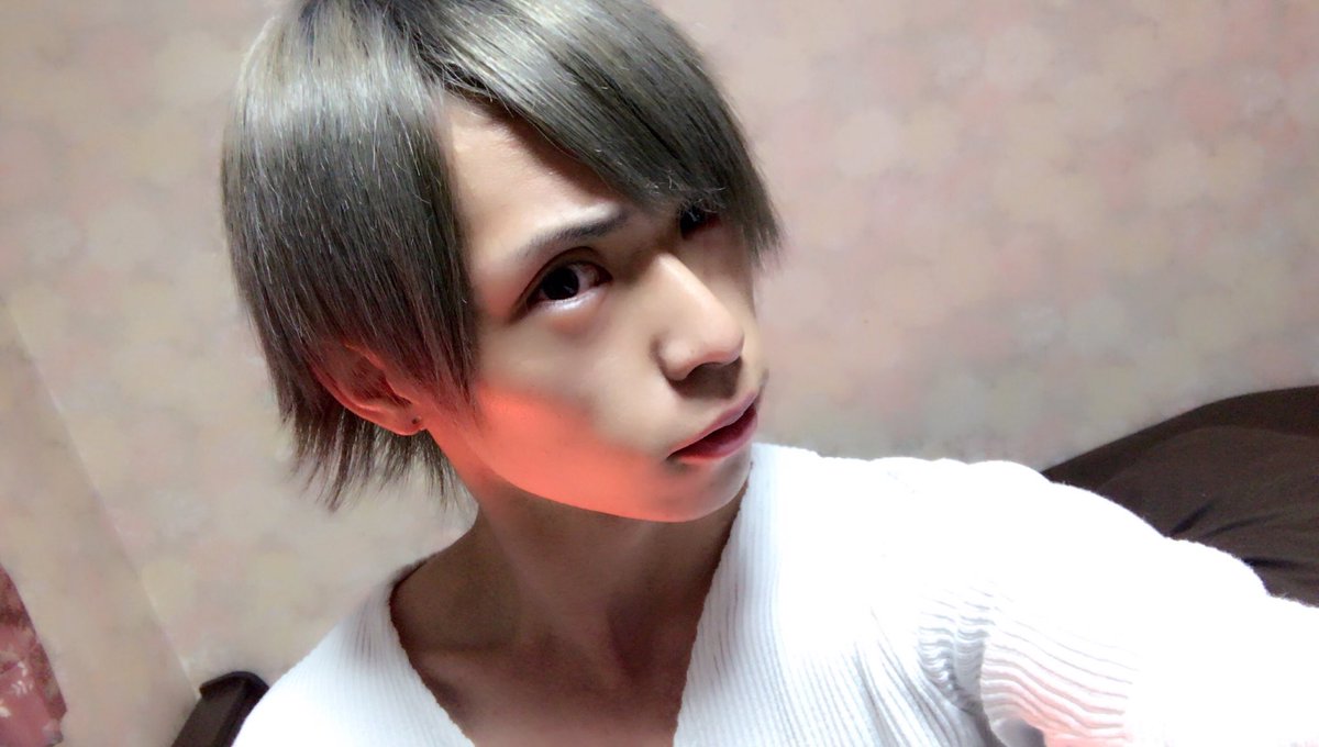 shina_reon's tweet photo. 金髪から銀髪になりました
しかもセルフwwww https://t.co/uuORuWO8XO