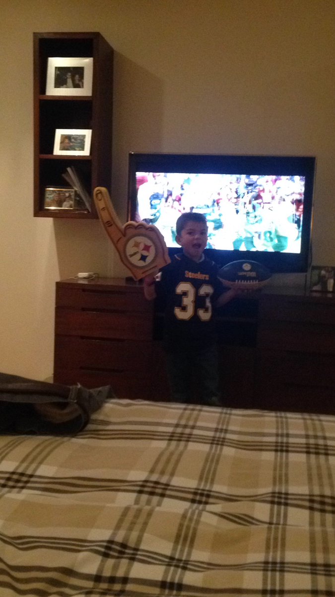 Excelente partido. Here we <a href="/steelers/">Pittsburgh Steelers</a>, gran narración <a href="/RaulAllegre/">Raul Allegre</a> <a href="/AlvaroNFLMartin/">Álvaro Martín</a>