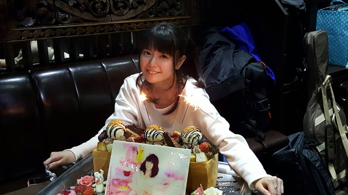 特大デザートを運ぶ竹達彩奈!
