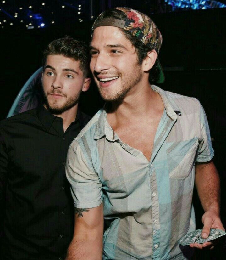 dixondefense's tweet image. #werespectyoutyler #werespectyoucody when will people learn privacy? This is so rude and childish.