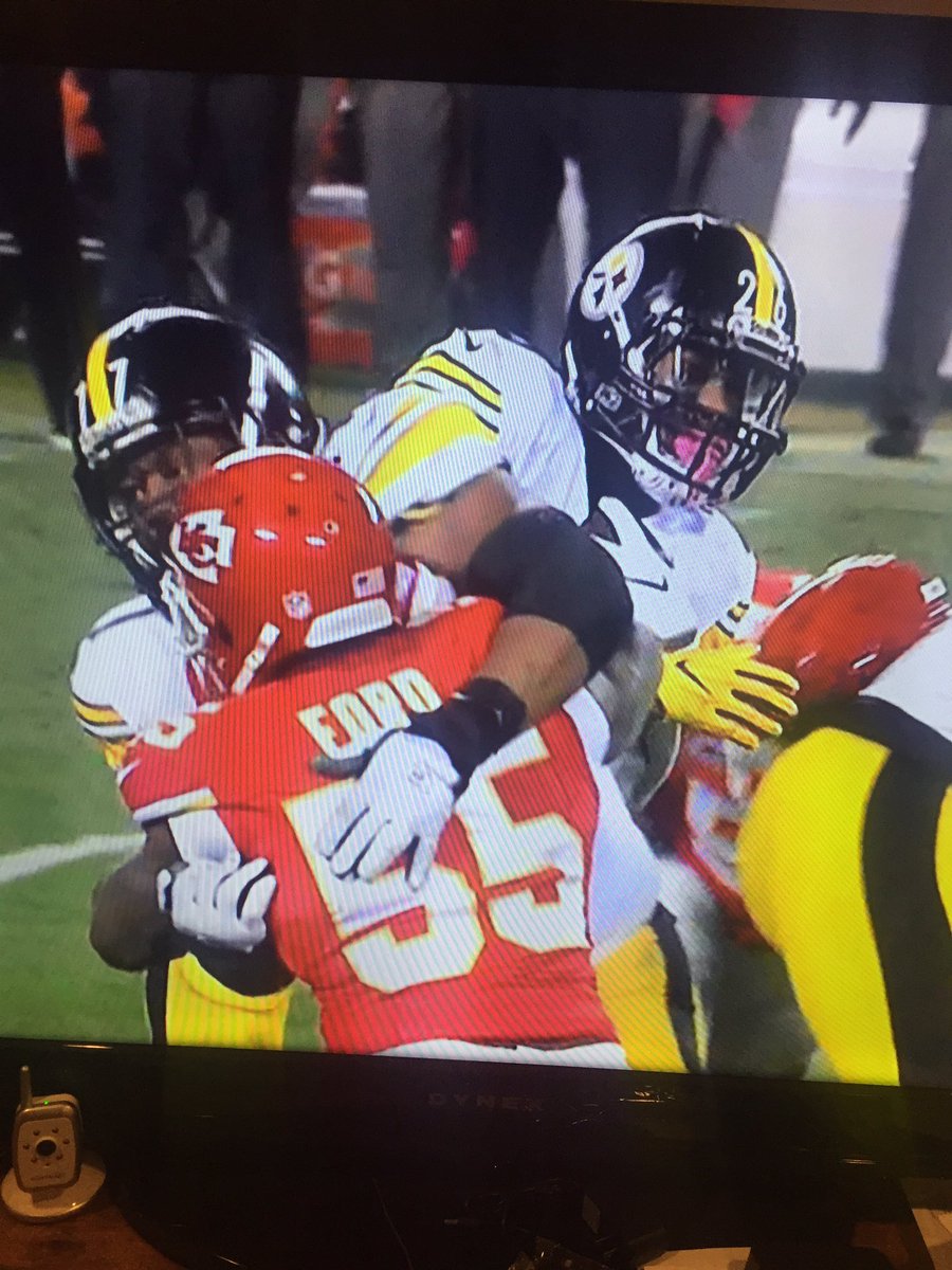 CAChiefsFan19's tweet image. Pretty easy to get 9 yards with blocking like this. @ArrowheadPride @ArrowheadAddict