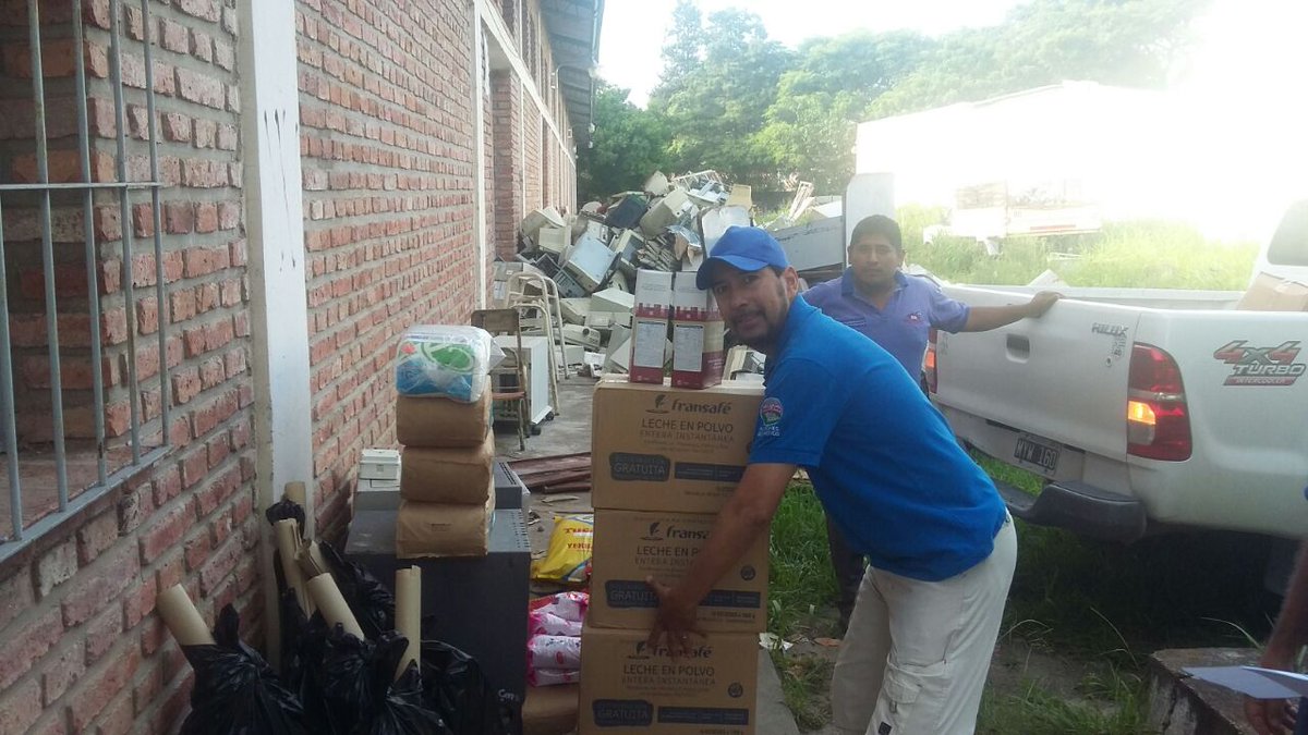 juancarlosvilc's tweet photo. Toda la zona sur de Esc Abiertas recibio provisiones para el desayuno de los niños en verano @aniberruezo @patriciapinasco @fguillesaavedra https://t.co/vquh6caXCR