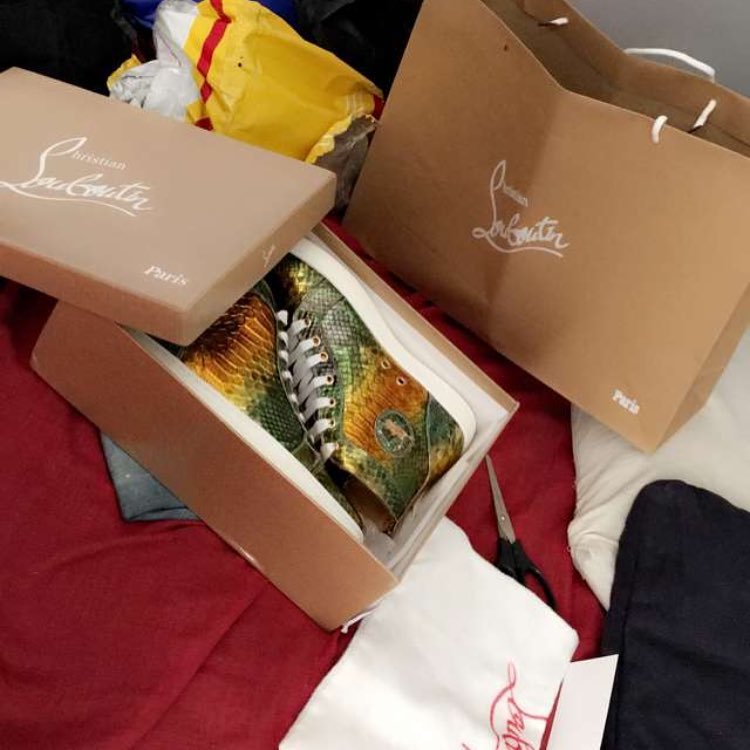 plansous9's tweet photo. #louboutin#louboutinshoes#avendre# taille 41 et 43 https://t.co/cDTtLba29h
