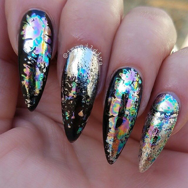Nailstyletweets's tweet photo. @imnaildiva #NAILEDIT  WITH THESE #FOILNAILS. THIS #MANICURE IS PERFECT FOR A #SATURDAYNIGHT OUT WITH THE #GIRLS. ✨ https://t.co/hMYZlYzbaw https://t.co/z2i28wQvl7