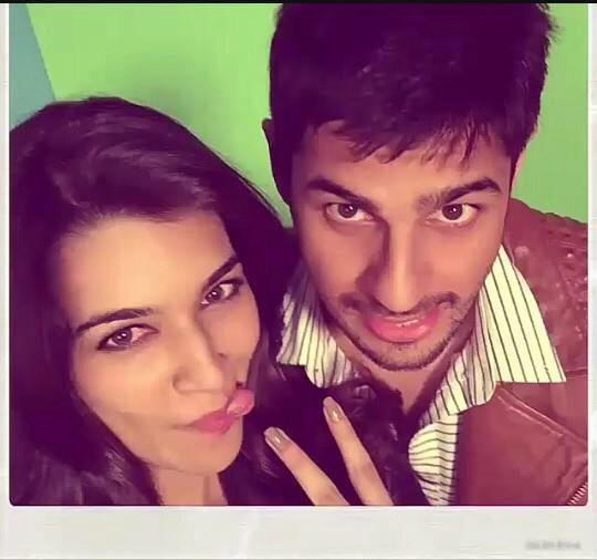 KritiSanonZone's tweet photo. B'day wishes to @S1dharthM From All Kritians..Have A Blast  #HappyBirthdaySidharthMalhotra -> https://t.co/bkspNewjXz