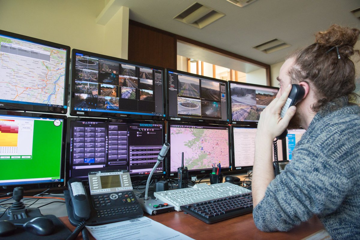 toutelalsace's tweet photo. 24h au ❤️ du #CD67 : Zoom sur l'unité de gestion du trafic du #basrhin, ses 13 agents et 22 caméras de surveillance: https://t.co/QG7QXO5bYl https://t.co/pH8BL57Isc